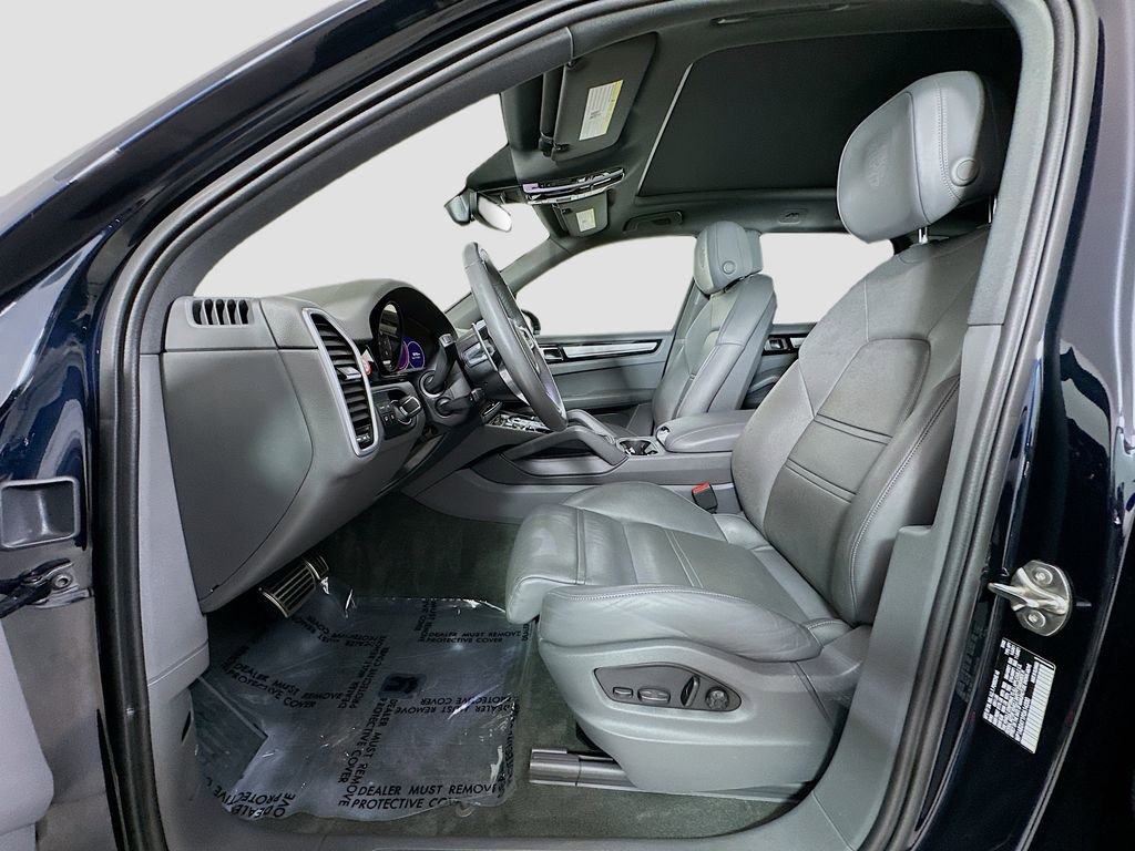 Certified 2023 Porsche Cayenne S Platinum image 5