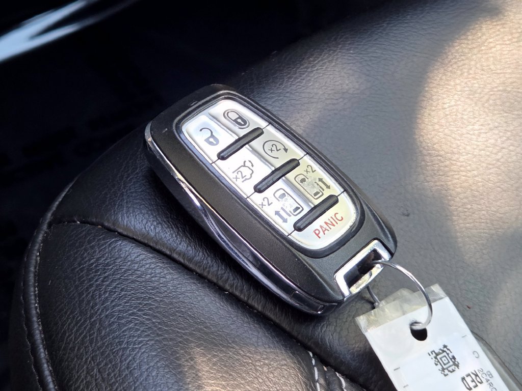 Used 2022 Chrysler Pacifica Touring-L w/ Uconnect Theater Family Group FWD image 34