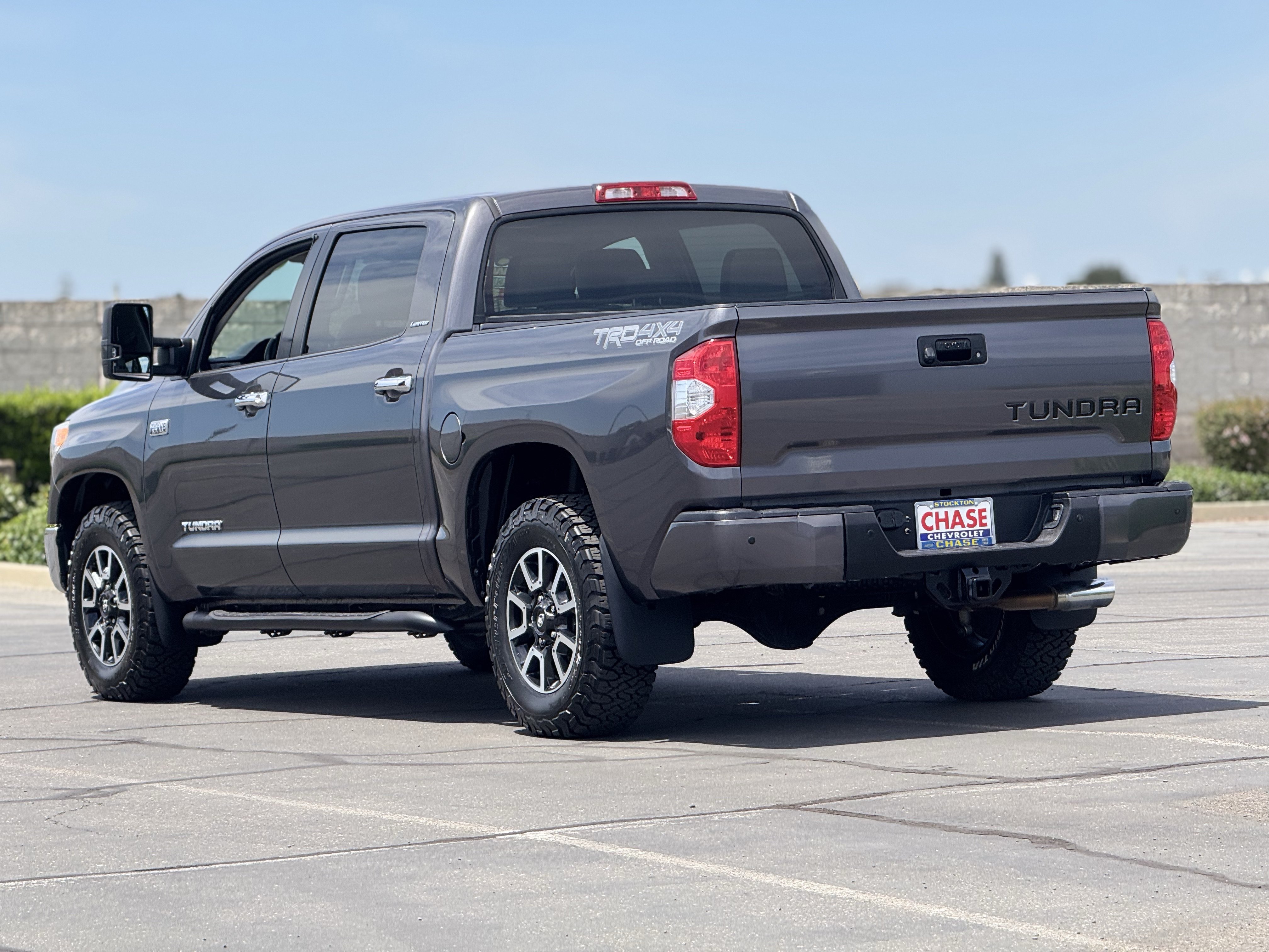 Used 2017 Toyota Tundra Limited w/ Limited Premium Package AWD/4WD image 5