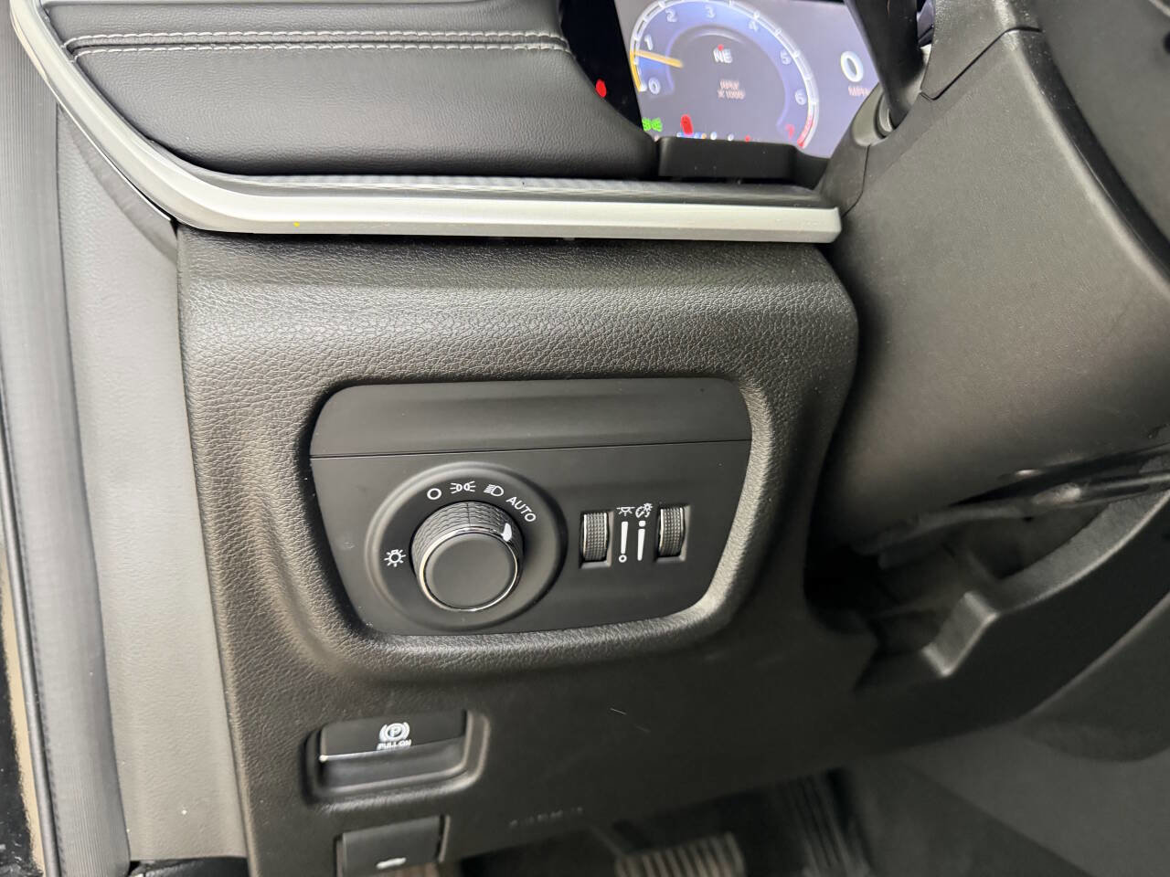 Used 2023 Jeep Grand Cherokee L Laredo AWD/4WD image 24