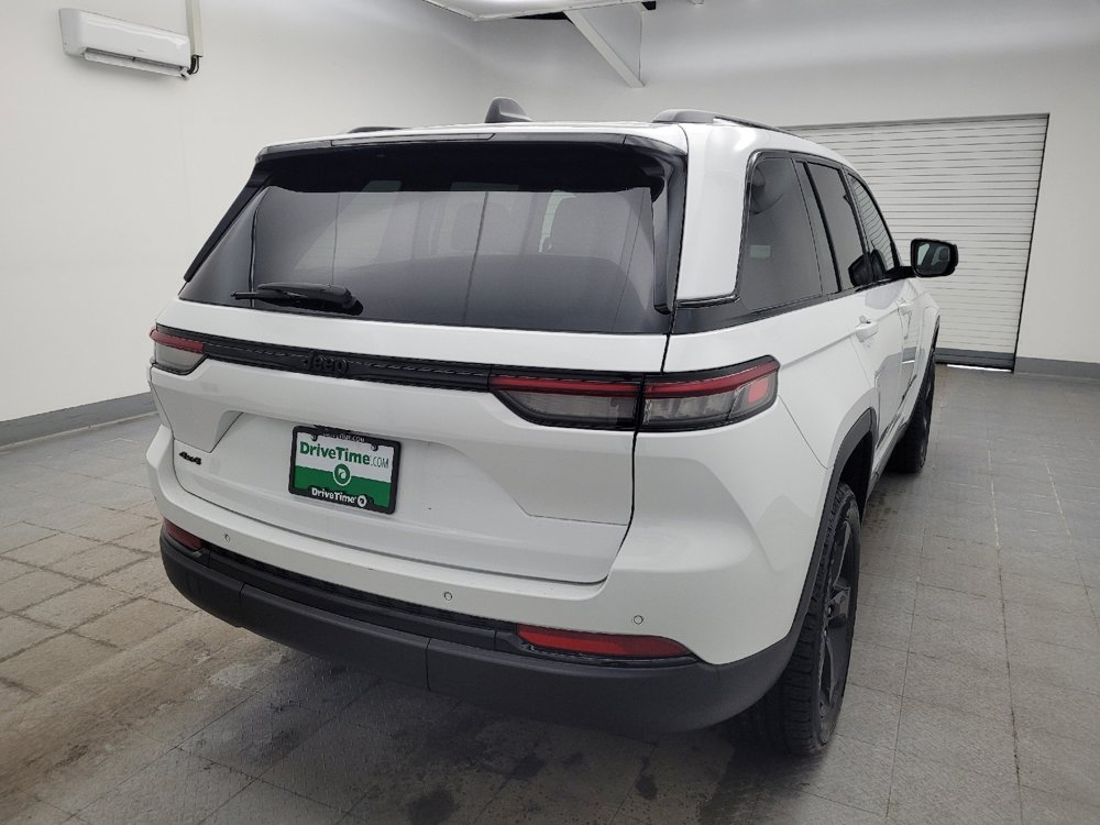 Used 2023 Jeep Grand Cherokee Altitude image 7