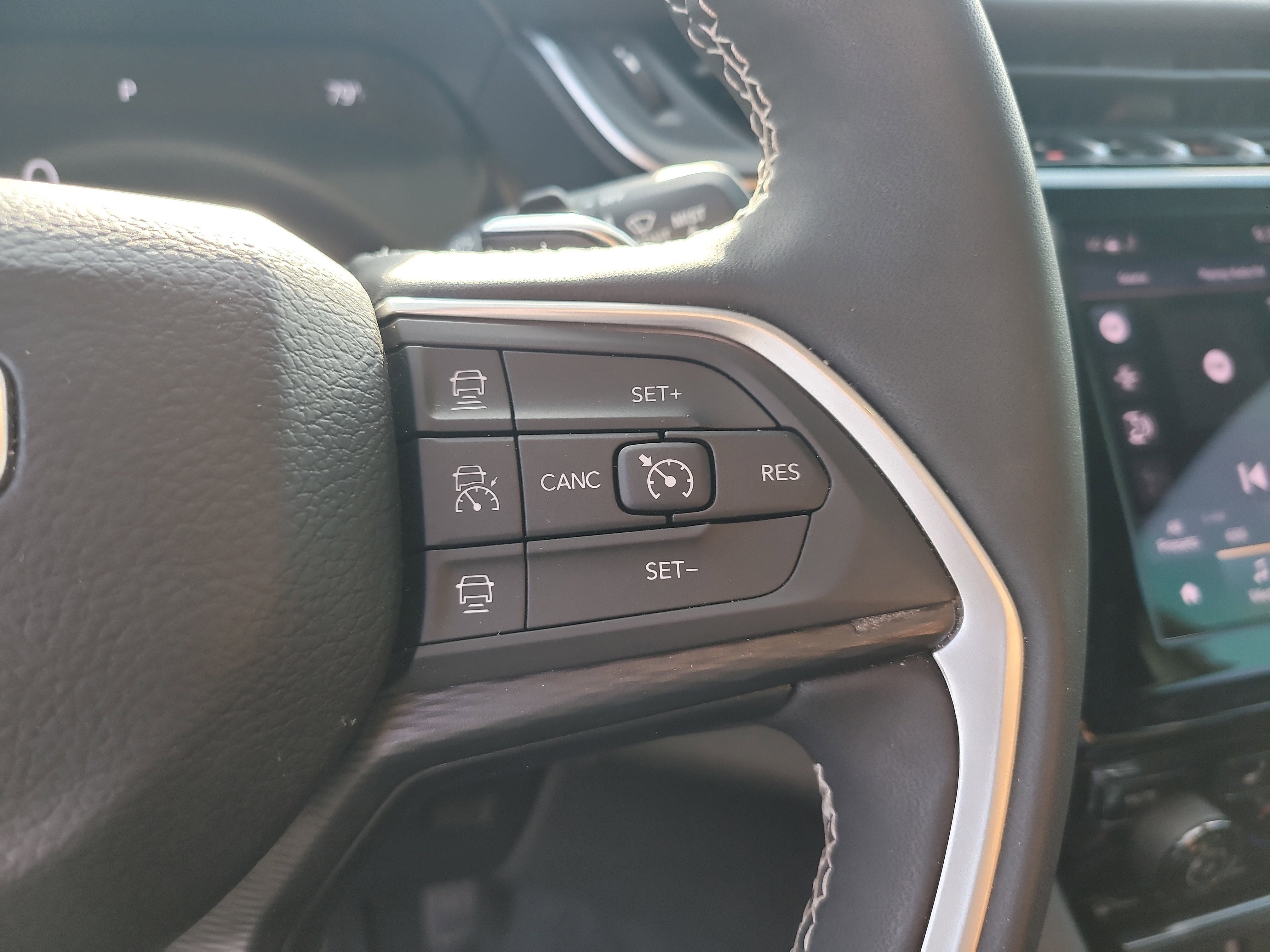 Used 2025 Jeep Grand Cherokee L Altitude image 29