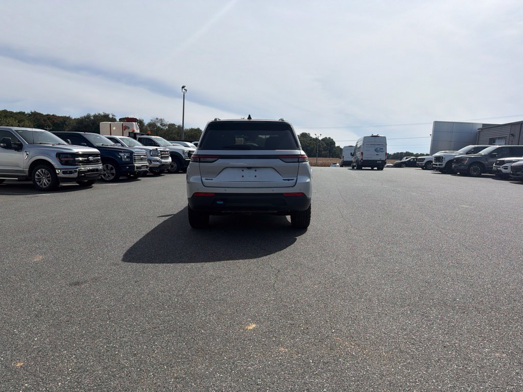 Used 2023 Jeep Grand Cherokee Trailhawk AWD/4WD image 10