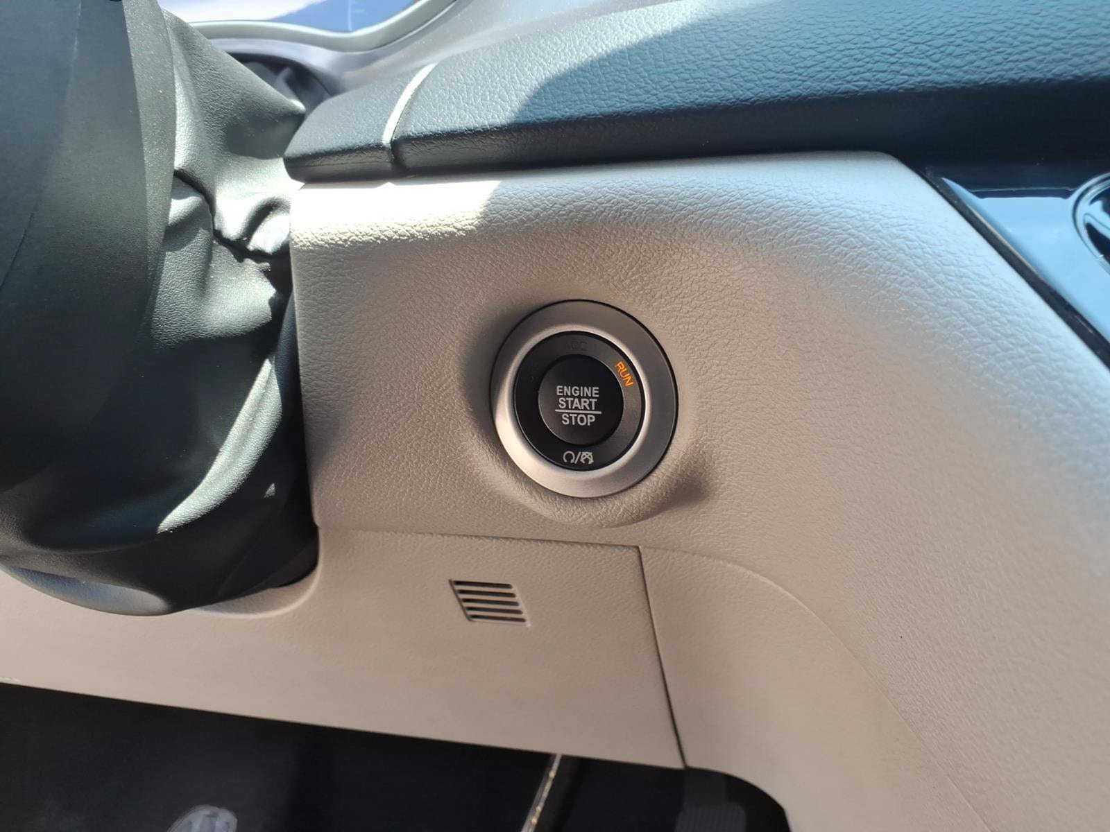 Used 2023 Chrysler Pacifica Touring-L FWD image 22
