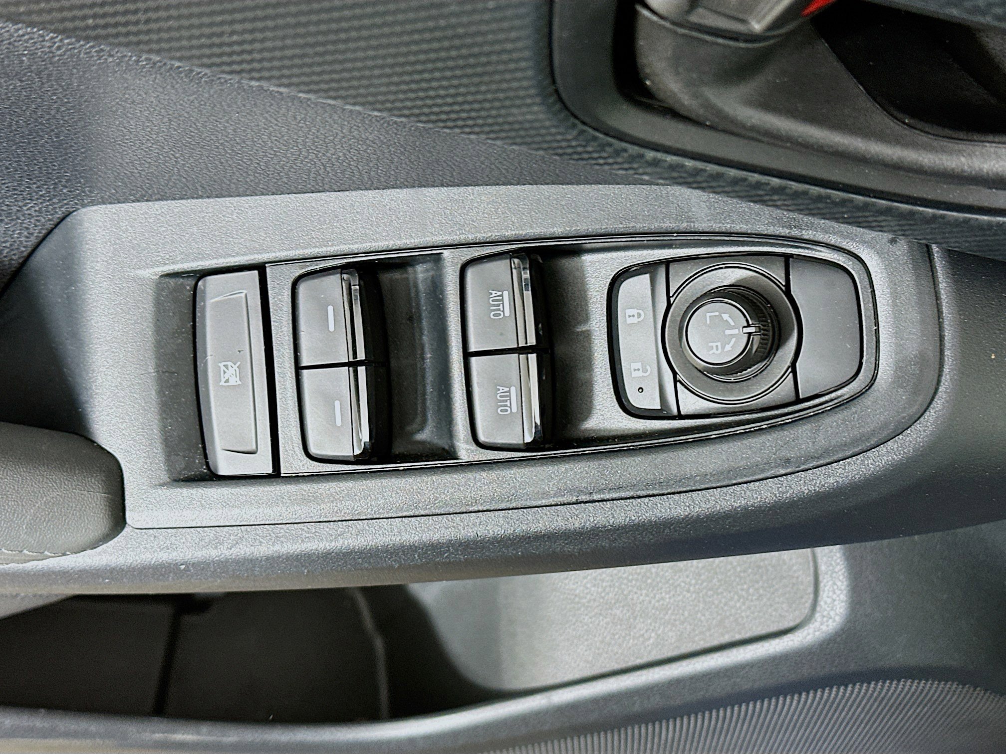 Used 2025 Subaru Crosstrek 2.0i Premium image 15