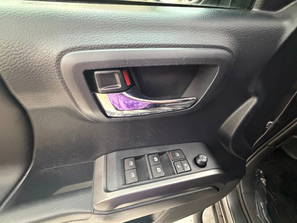 Used 2019 Toyota Tacoma TRD Sport AWD/4WD image 24