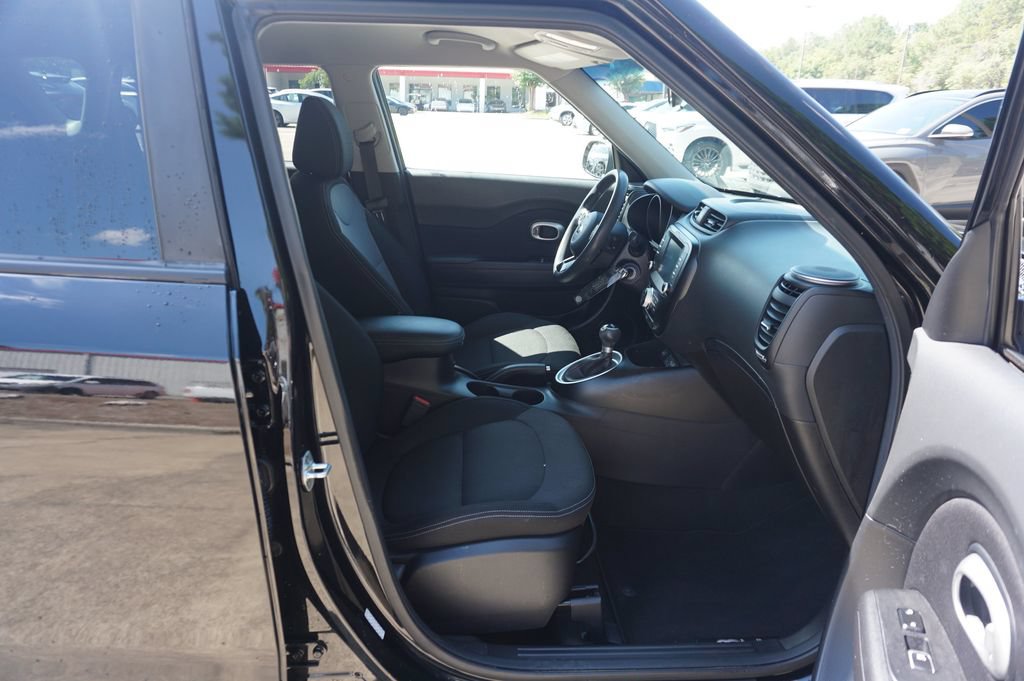 Used 2018 Kia Soul + FWD image 13