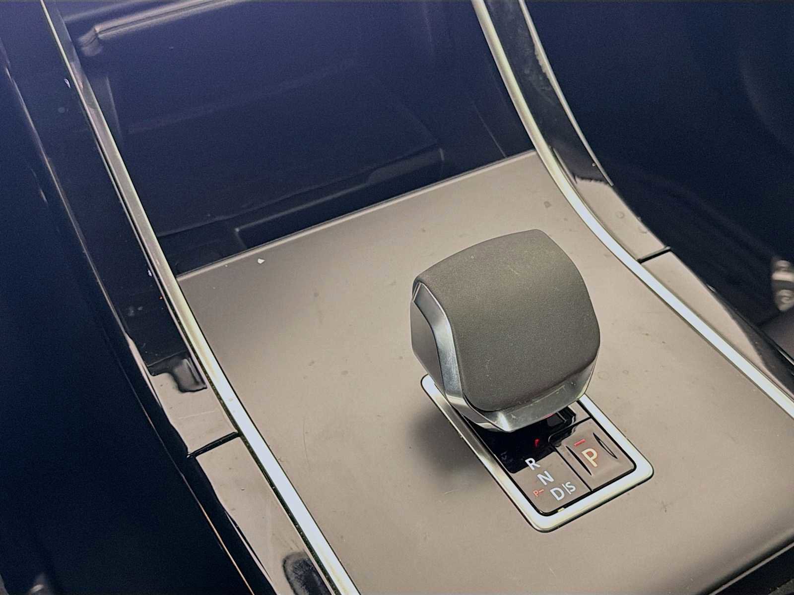 Certified 2024 Land Rover Range Rover Evoque Dynamic SE image 19