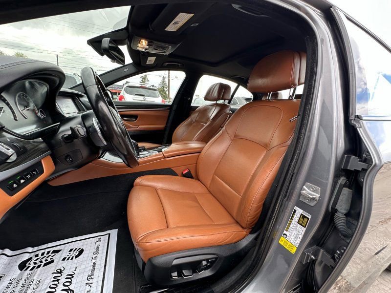 Used 2015 BMW 550i Sedan image 11
