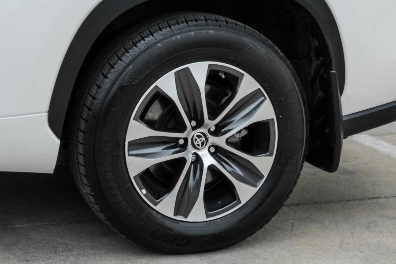 Used 2021 Toyota Highlander XLE image 58