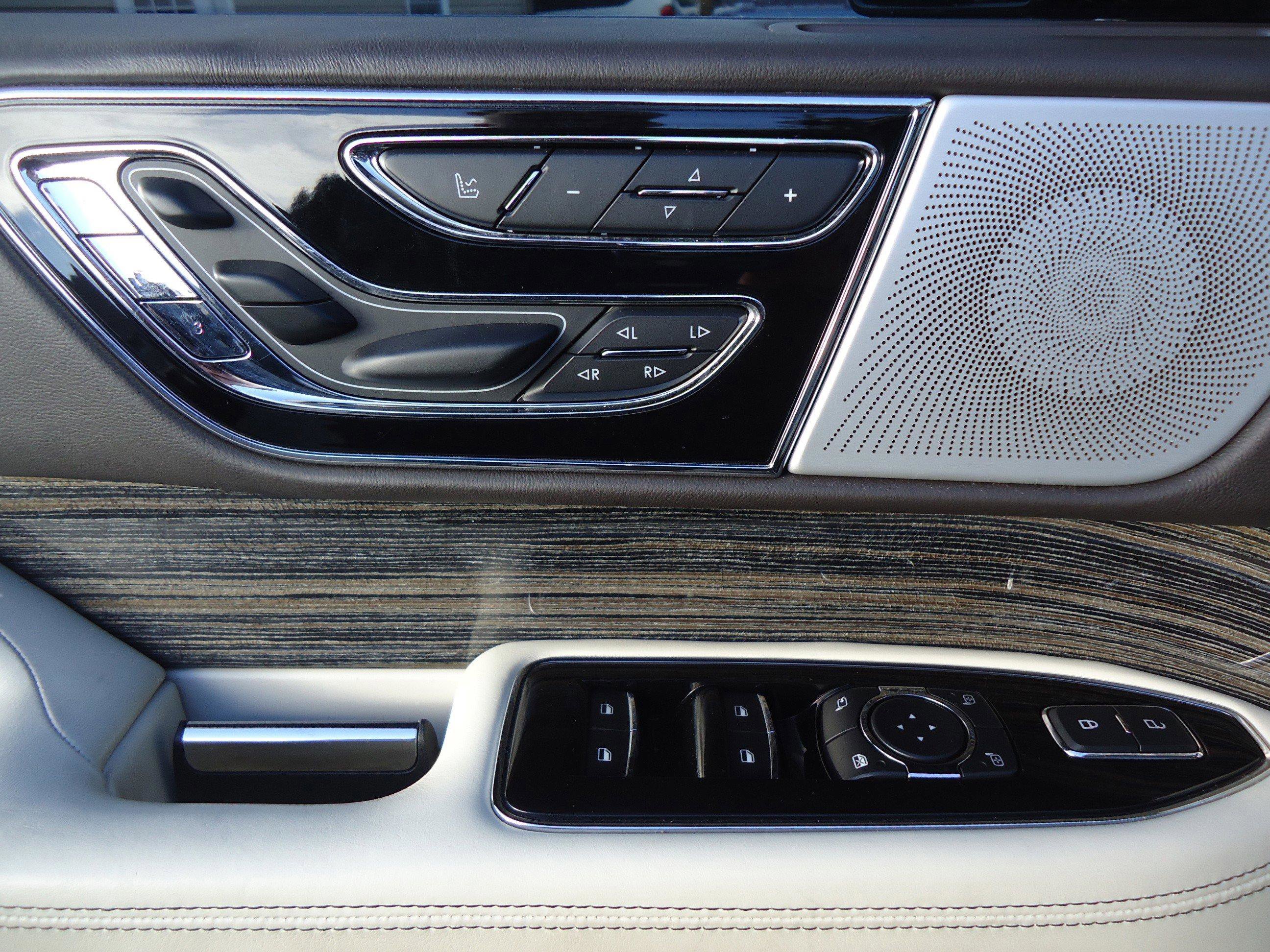 Used 2020 Lincoln Navigator Black Label w/ Cargo Convenience Package AWD/4WD image 27