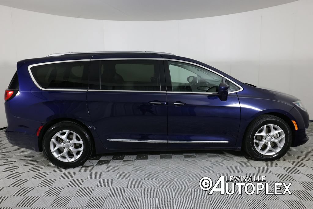 Used 2019 Chrysler Pacifica Touring-L Plus FWD image 4