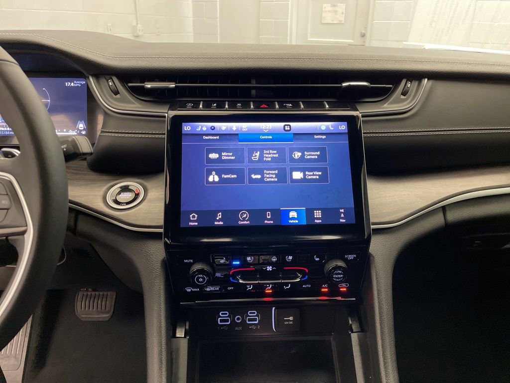 Certified 2024 Jeep Grand Cherokee L Limited w/ Luxury Tech Group II image 16