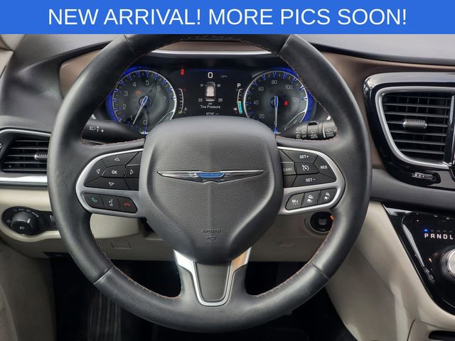 Used 2017 Chrysler Pacifica Touring-L Plus w/ Advanced Safetytec Group image 24