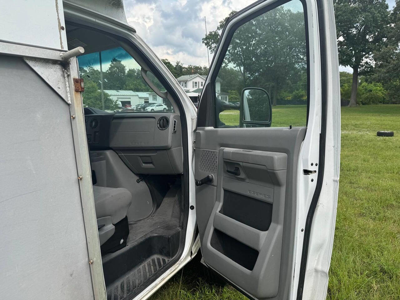 Used 2012 Ford E-350 and Econoline 350 Super Duty image 17