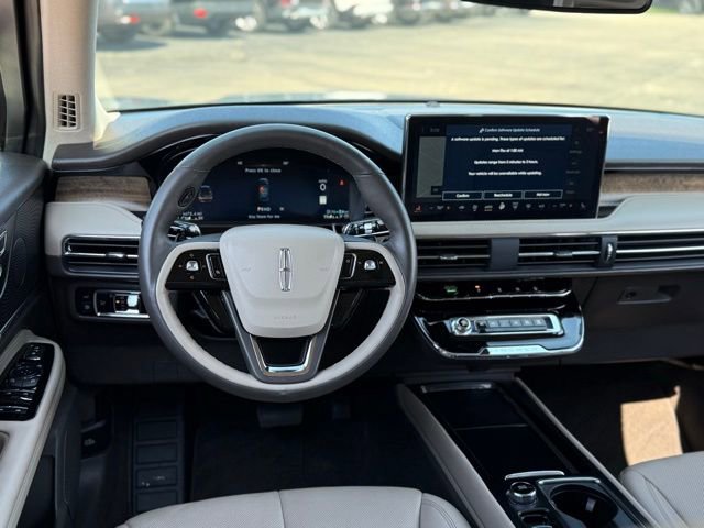 Used 2024 Lincoln Corsair Grand Touring image 7