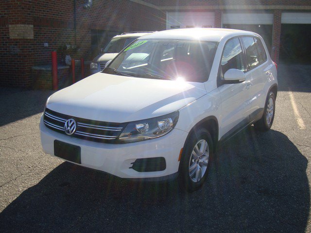 Used 2014 Volkswagen Tiguan S FWD image 1