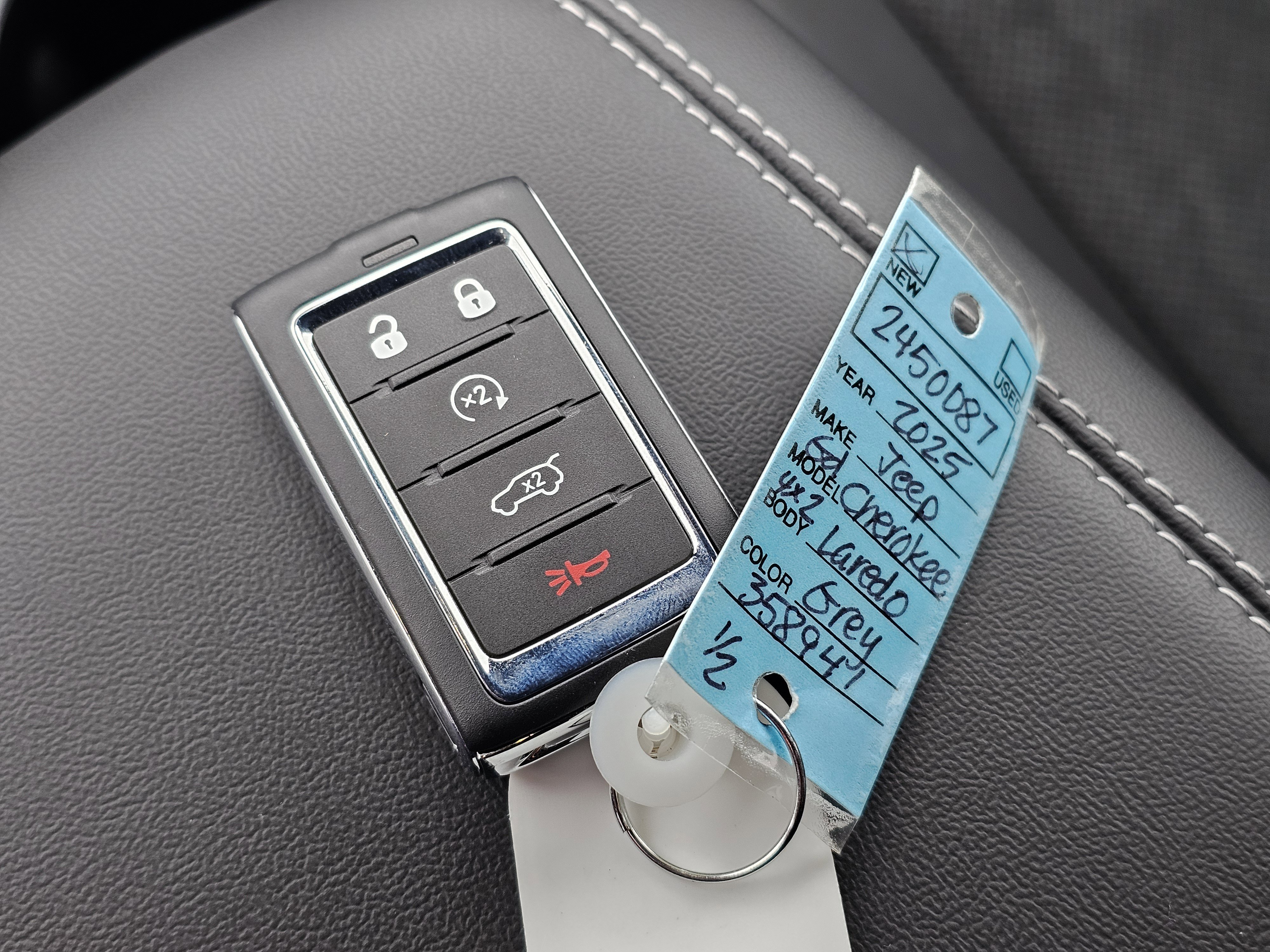 New 2025 Jeep Grand Cherokee Altitude image 29