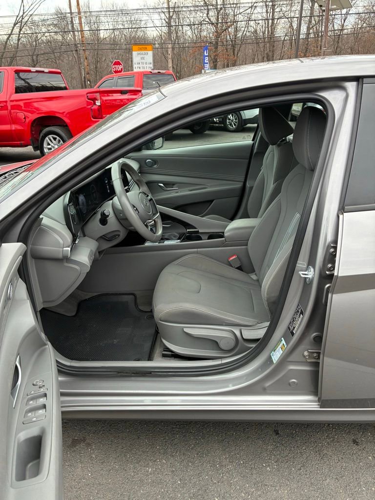 Used 2023 Hyundai Elantra SEL w/ Convenience Package FWD image 21