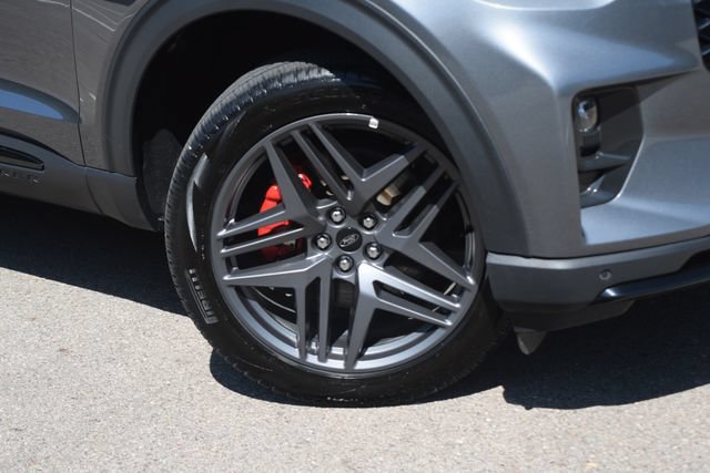 Used 2025 Ford Explorer ST-Line w/ ST-Line Street Pack AWD/4WD image 30