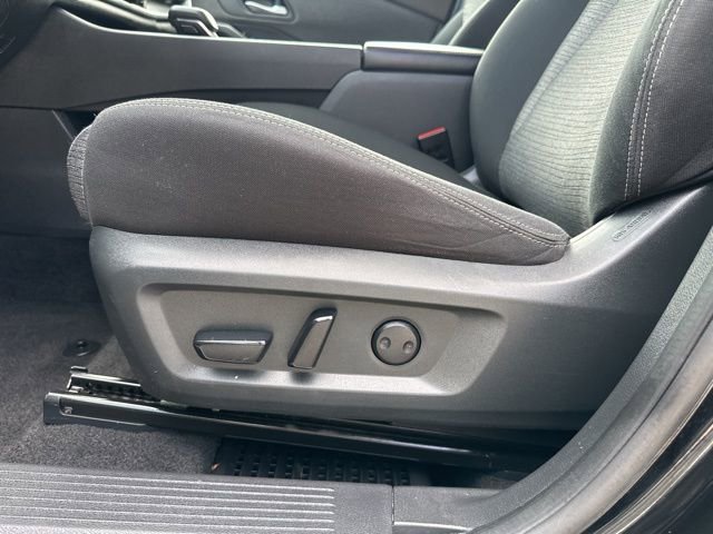 Used 2023 Nissan Rogue SV image 11