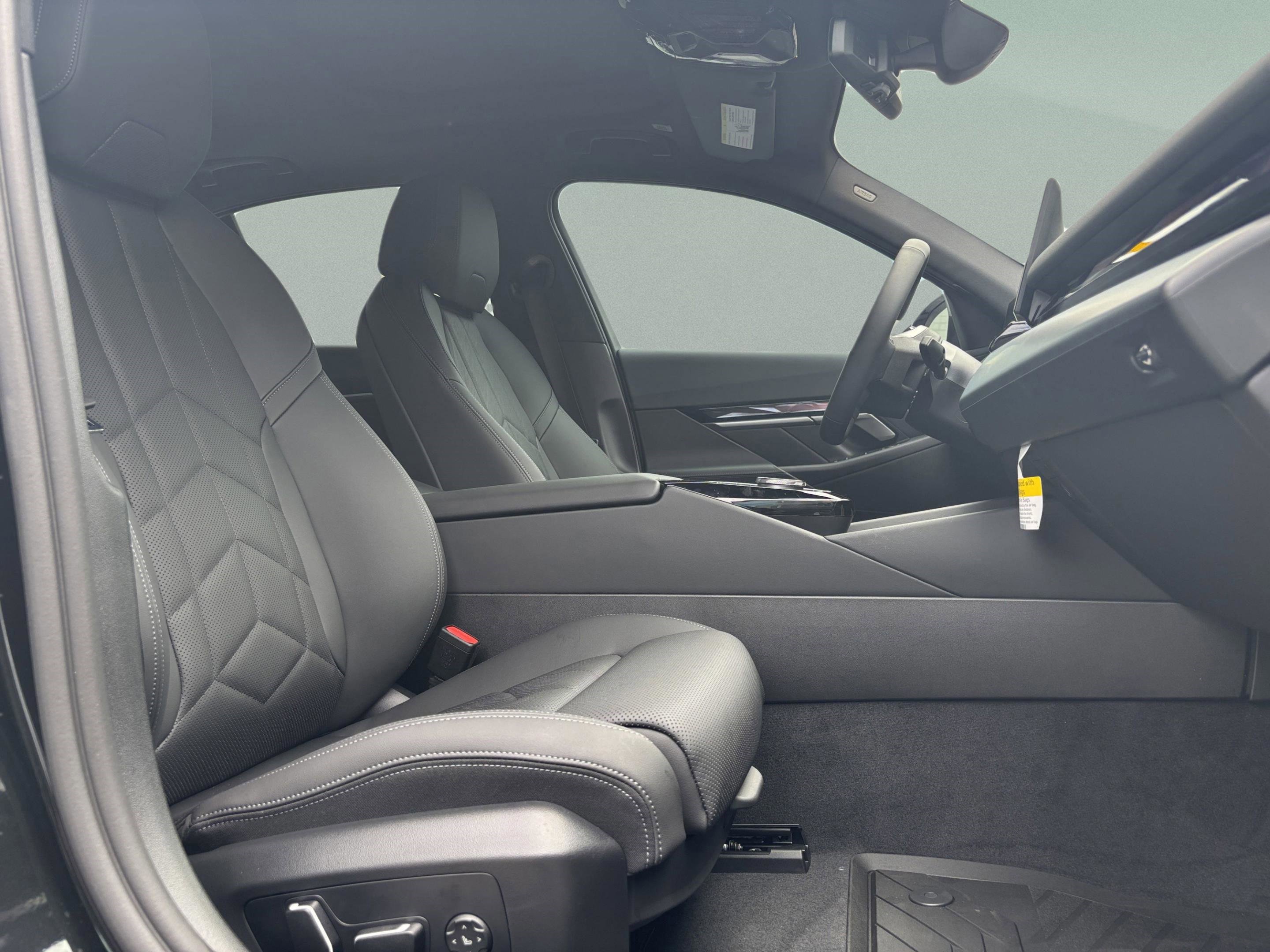 Used 2025 BMW i5 eDrive40i w/ Premium Package image 23