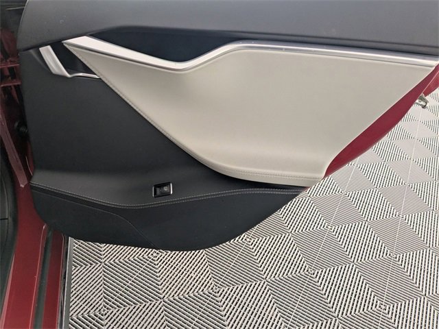 Used 2015 Tesla Model S 85D image 27