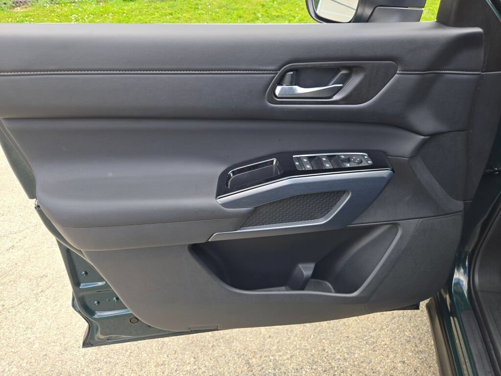 Used 2024 Nissan Pathfinder SL AWD/4WD image 21