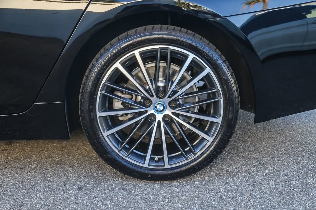 Certified 2023 BMW 530e w/ Convenience Package image 8