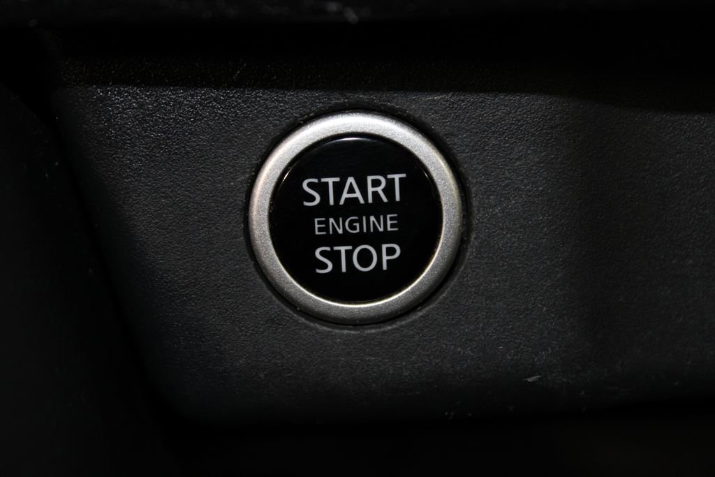 Used 2022 Nissan Rogue SV image 39