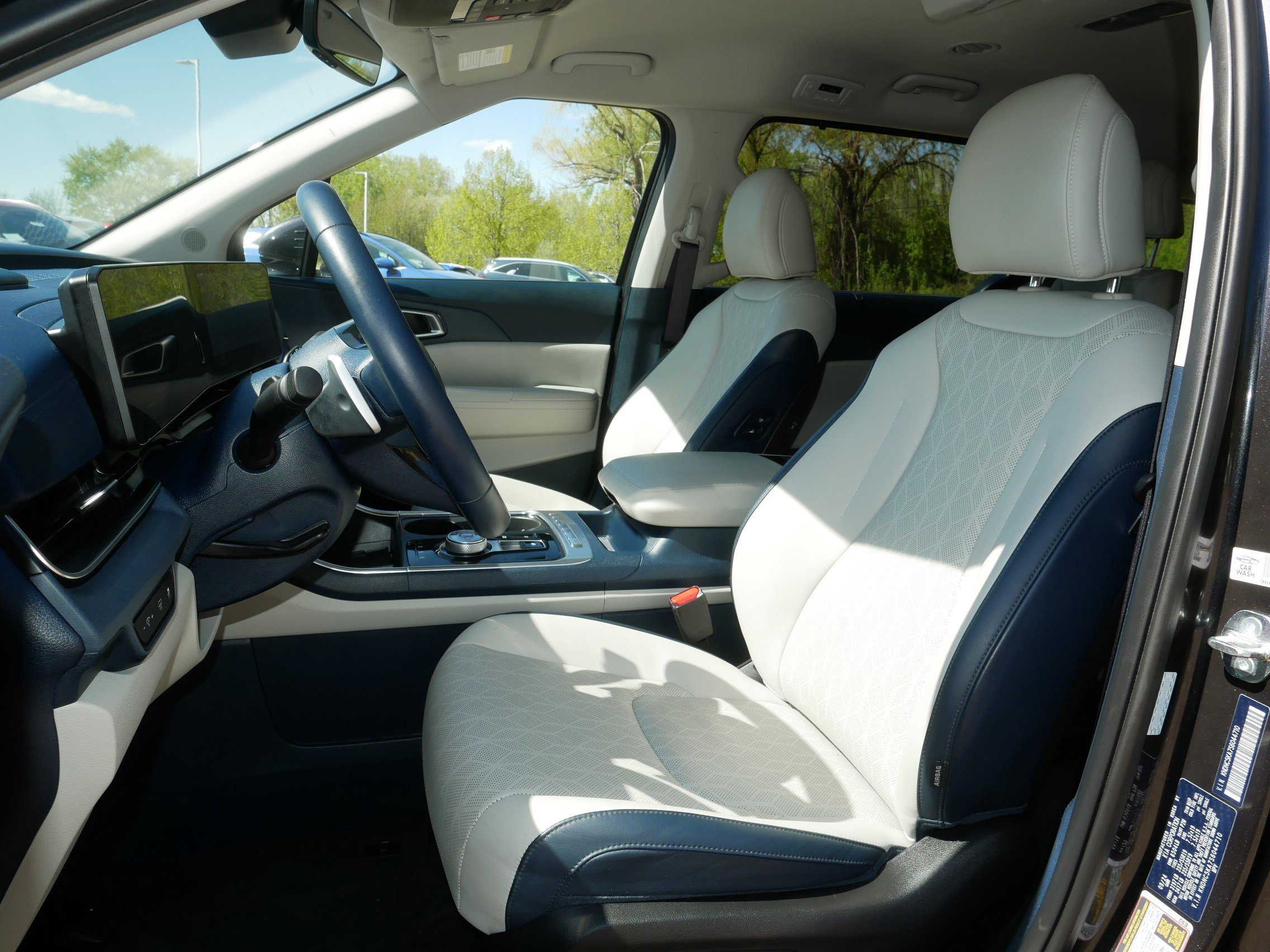 Certified 2025 Kia Carnival EX FWD image 35