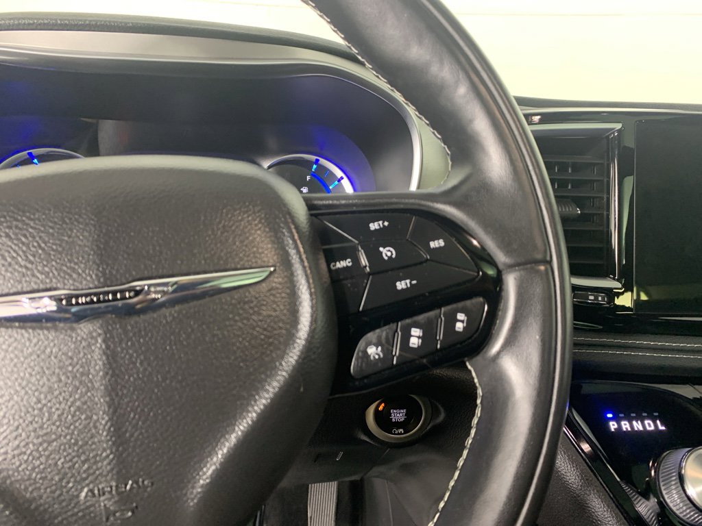 Used 2022 Chrysler Pacifica Limited w/ Uconnect Theater Family Group image 21