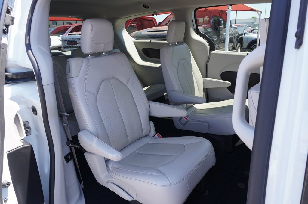 Used 2019 Chrysler Pacifica Touring-L Plus FWD image 9