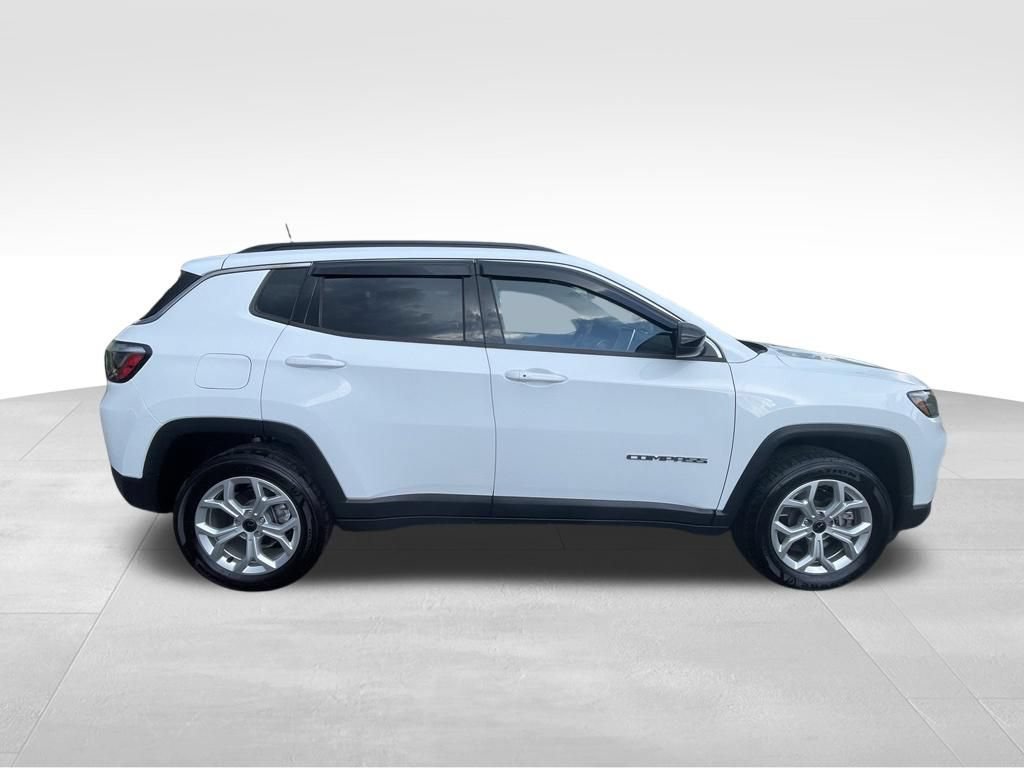 Used 2026 Jeep Compass Latitude AWD/4WD image 11