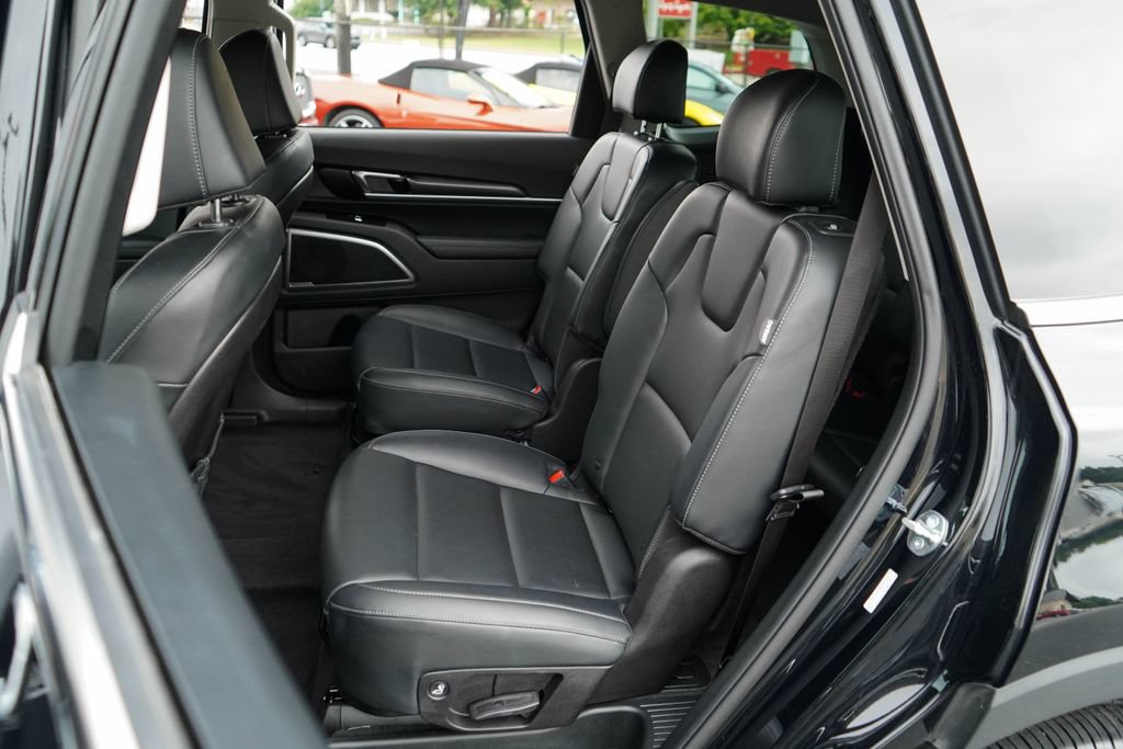 Used 2025 Kia Telluride S FWD image 8
