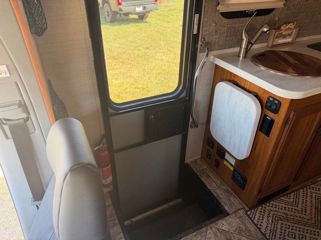 Used 2016 Mercedes-Benz Sprinter 3500 image 30