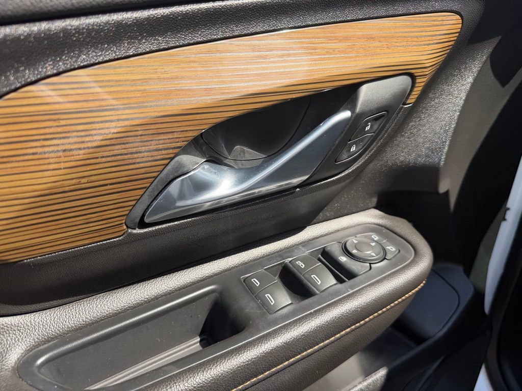 Used 2020 GMC Terrain SLE w/ Driver Convenience Package image 16