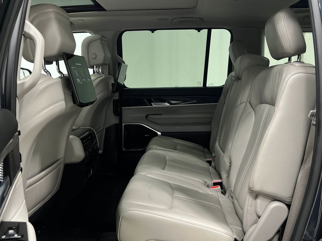 Used 2022 Jeep Wagoneer Series III w/ Premium Group I image 33