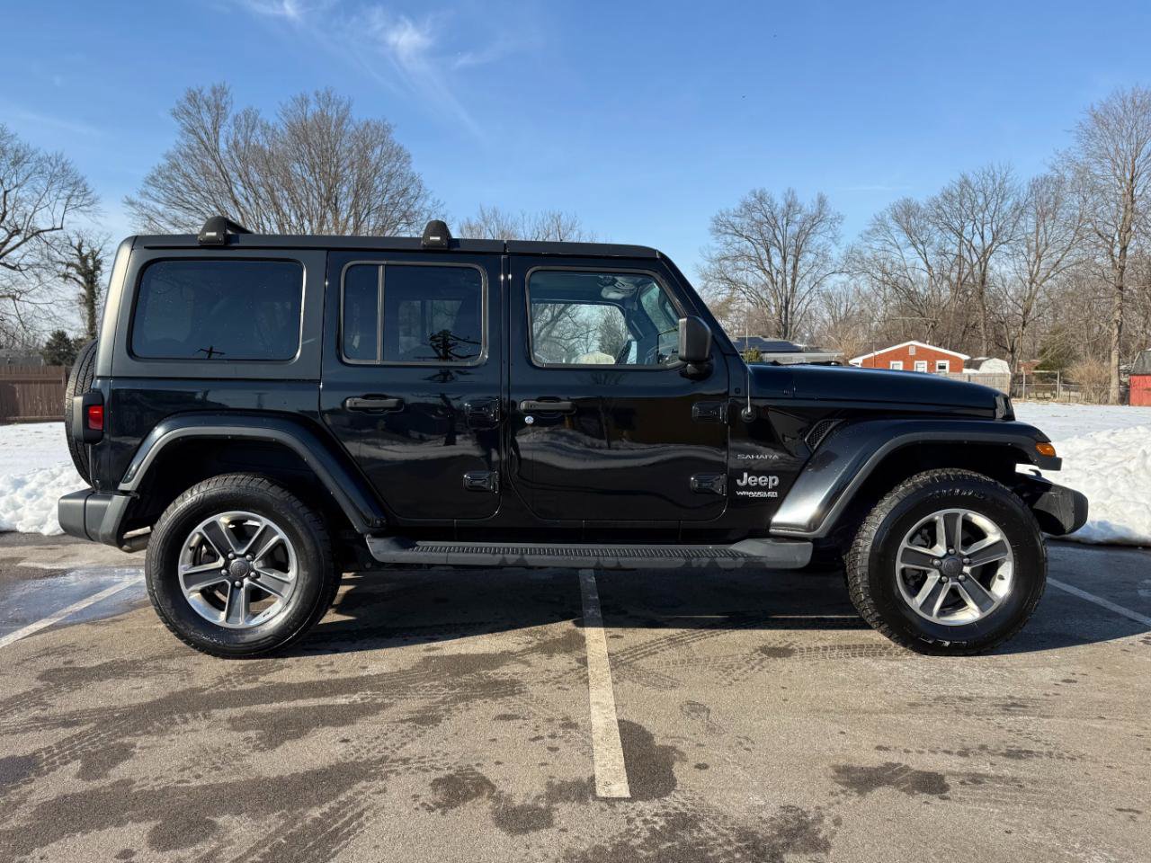 Used 2018 Jeep Wrangler Unlimited Sahara AWD/4WD image 8