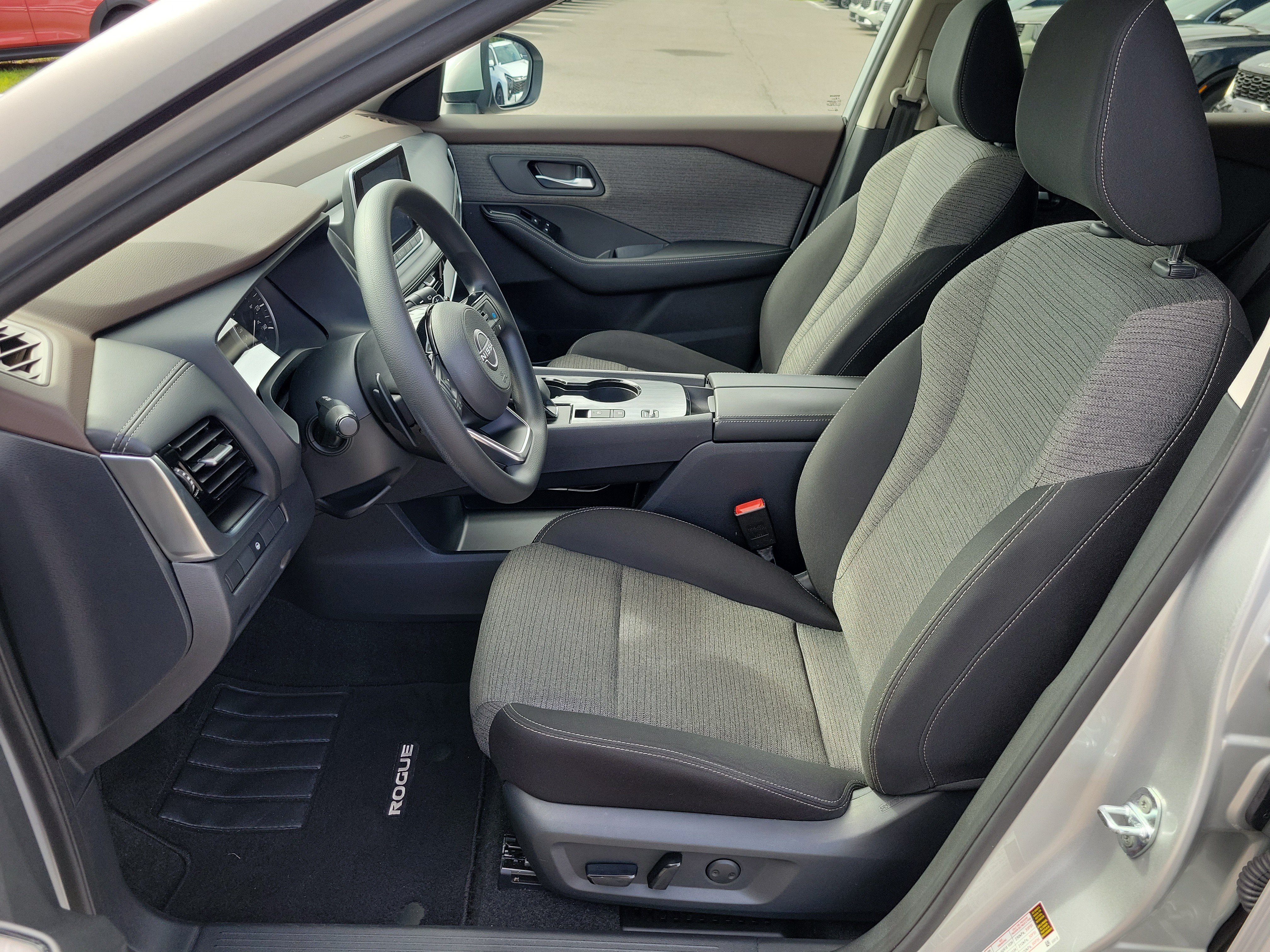 Used 2022 Nissan Rogue SV FWD image 21