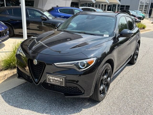 Used 2023 Alfa Romeo Stelvio Veloce AWD/4WD image 2