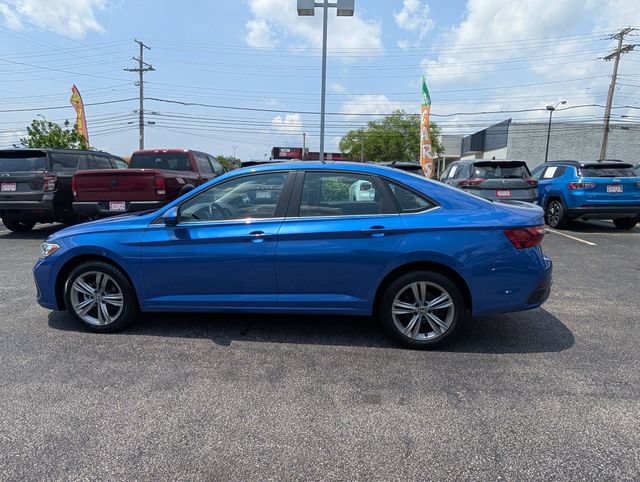 Used 2024 Volkswagen Jetta SE FWD image 6