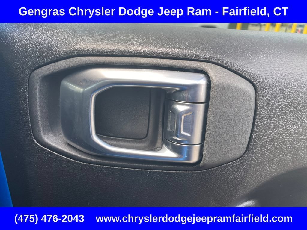 Certified 2025 Jeep Gladiator Sport AWD/4WD image 19