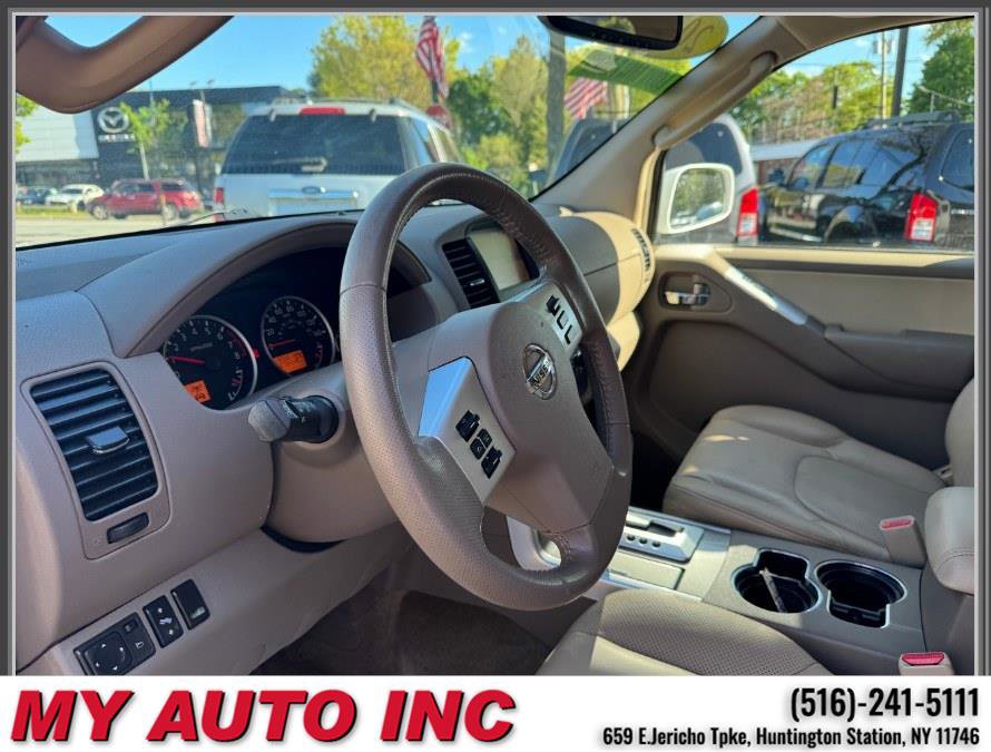 Used 2011 Nissan Pathfinder Silver AWD/4WD image 22
