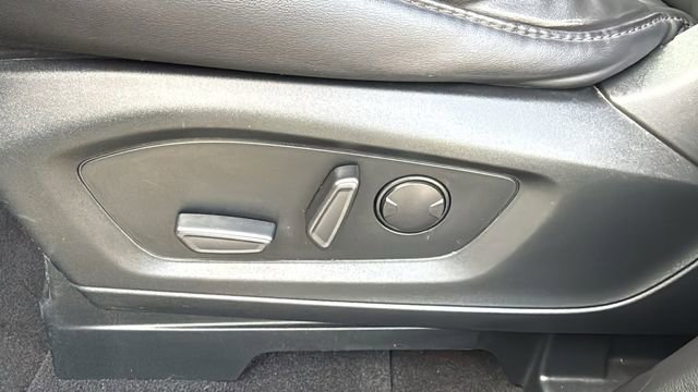 Used 2023 Ford Explorer XLT w/ Equipment Group 202A image 28