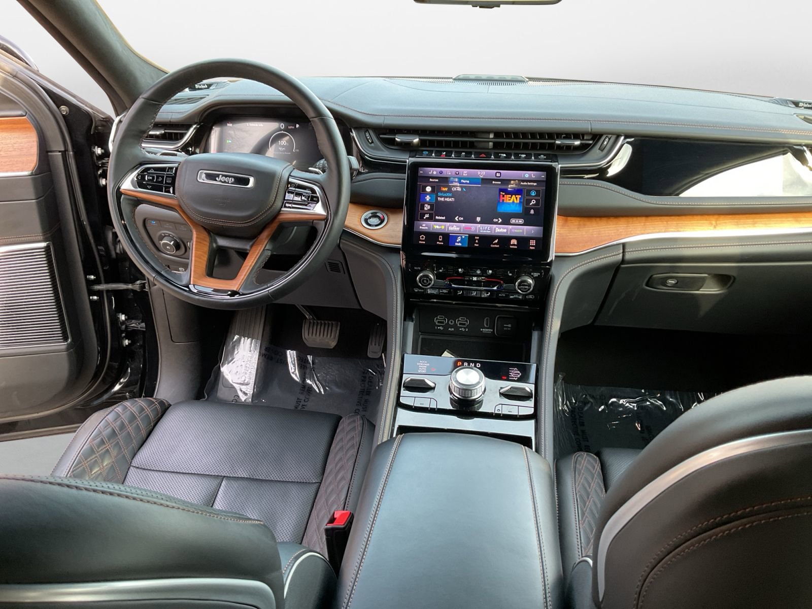 Used 2024 Jeep Grand Cherokee Summit image 10