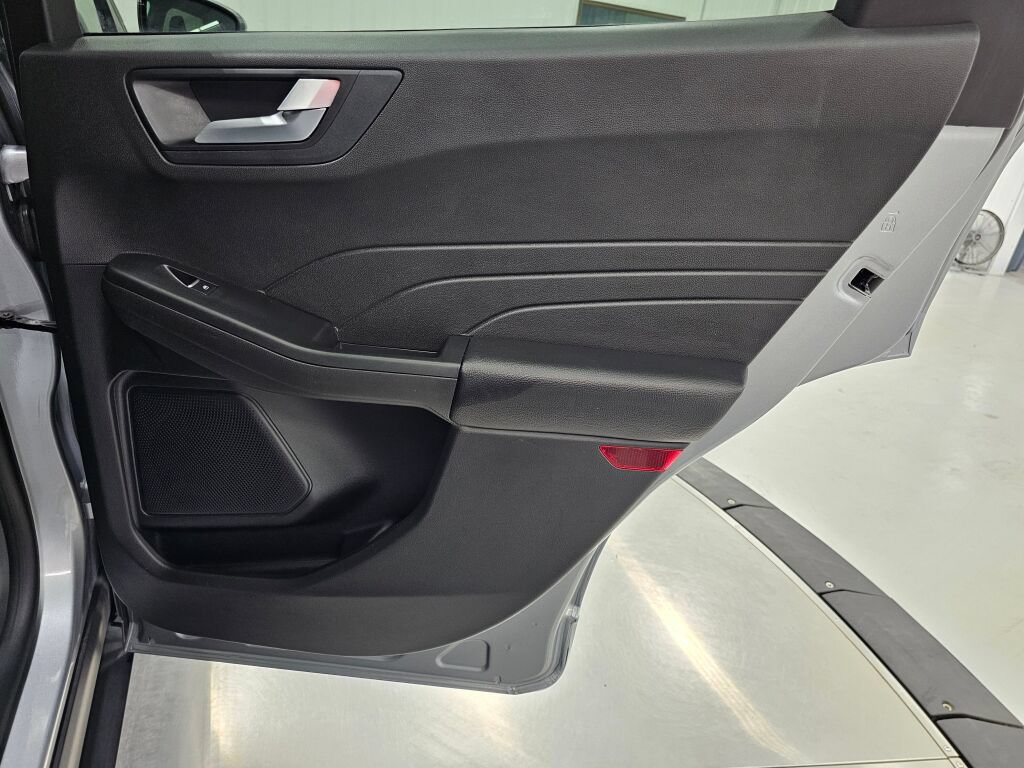 Used 2023 Ford Escape ST-Line Select AWD/4WD image 29