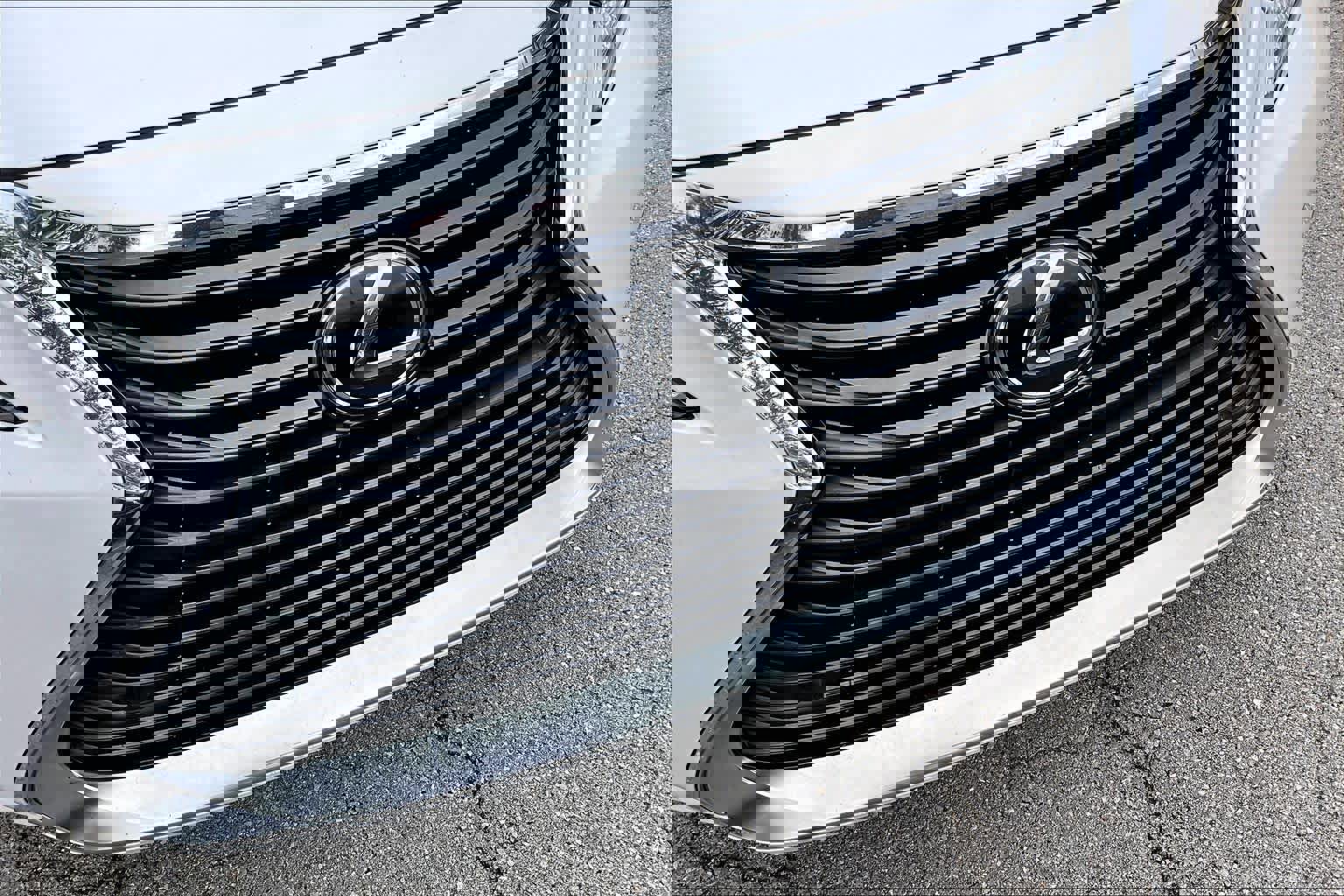 Used 2018 Lexus ES 350 w/ Premier Package image 30