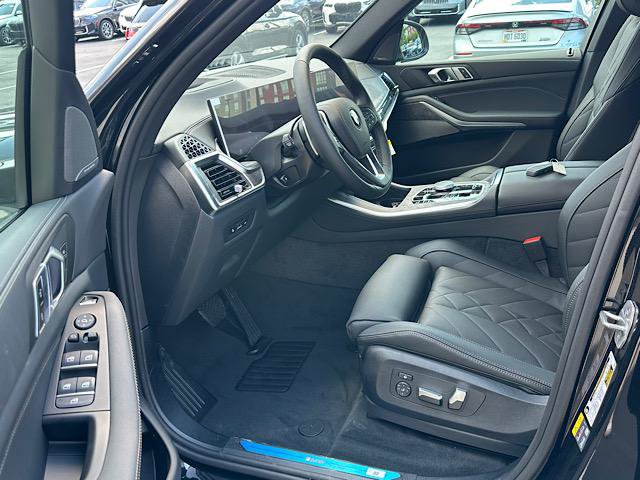 New 2026 BMW X5 xDrive50e w/ Premium Package AWD/4WD image 4