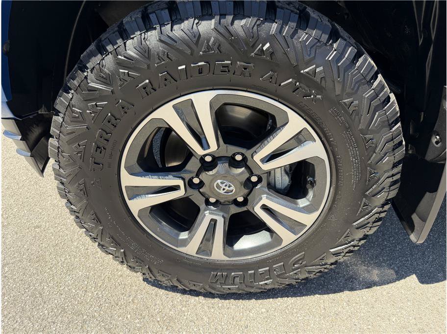 Used 2017 Toyota Tacoma TRD Sport w/ Tow Package RWD image 20